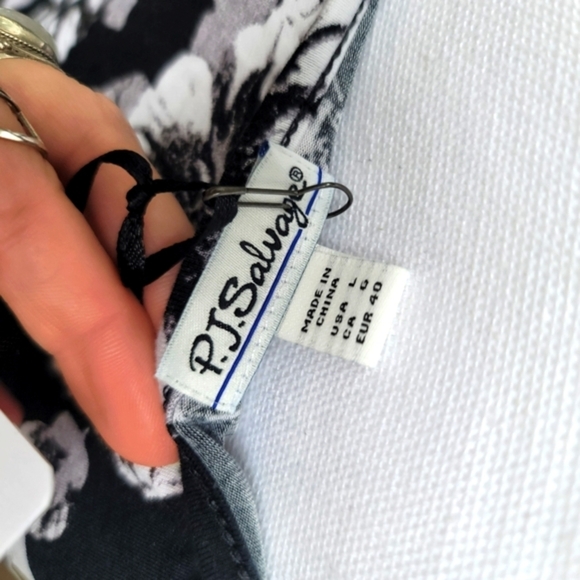 PJ Salvage ✦ Royal Romance Camisole ✦ Floral Lace V-Neck Adjustable Straps S NWT - Picture 7 of 13